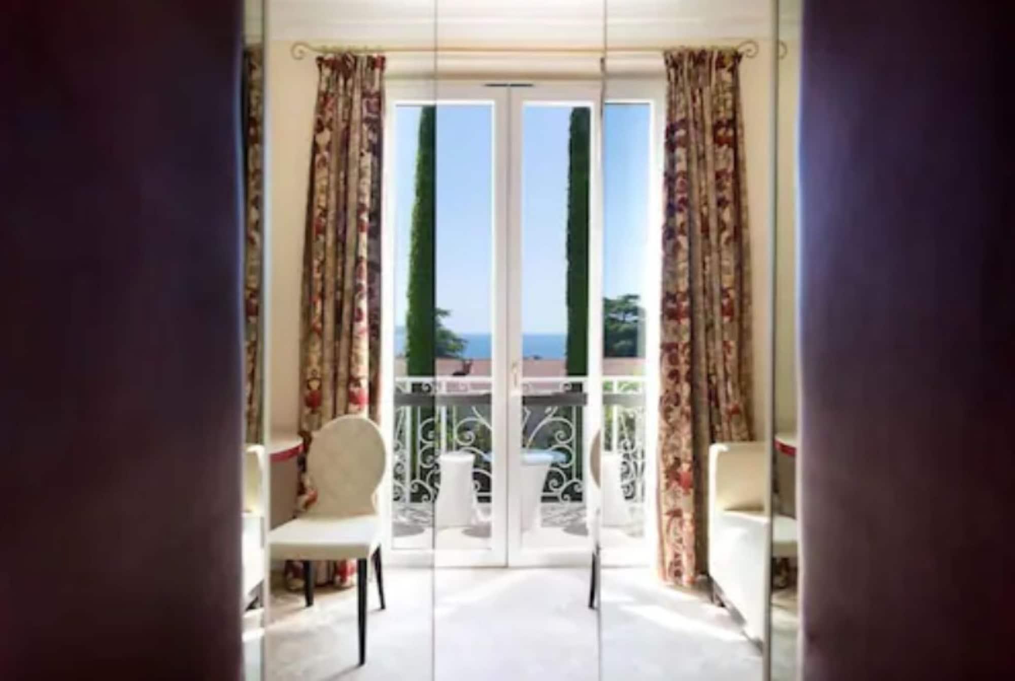 Château De La Tour Hotel 4*