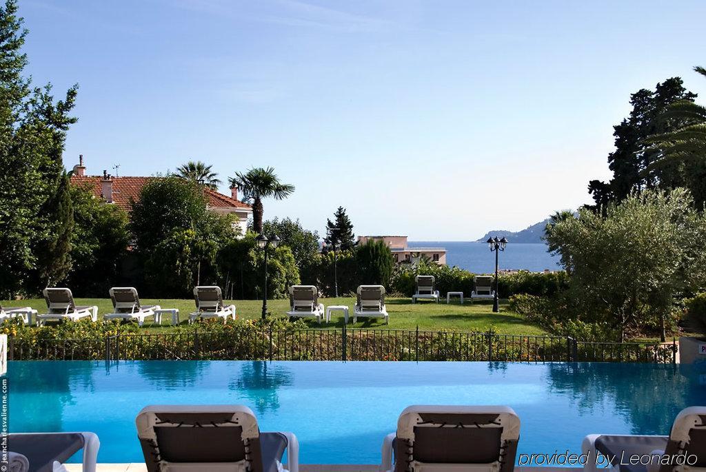 Hotel Château De La Tour 4*