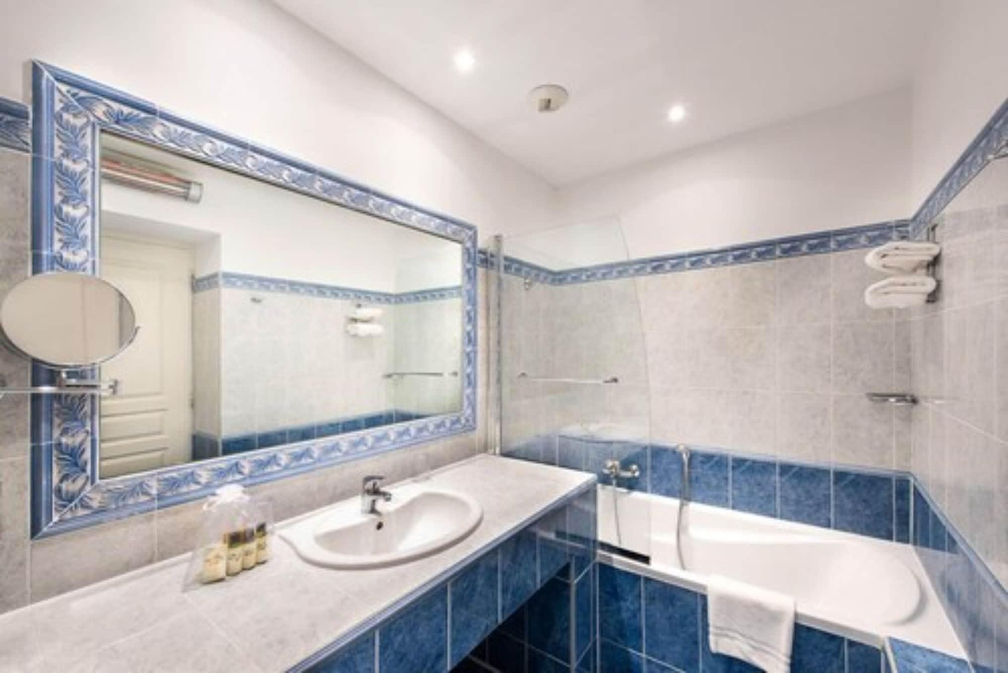 Chateau De La Tour Hotel 4*